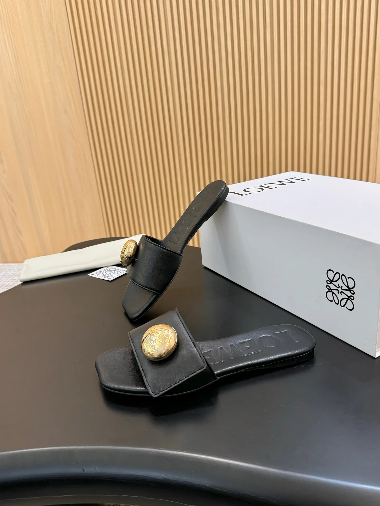 👟👟Ex-factory price 340👟👟 Clamshell box + 10 LOEWE 25th spring and summer new styles, seven colors to choose from. Code number 35-43, genuine leather base plus 40
